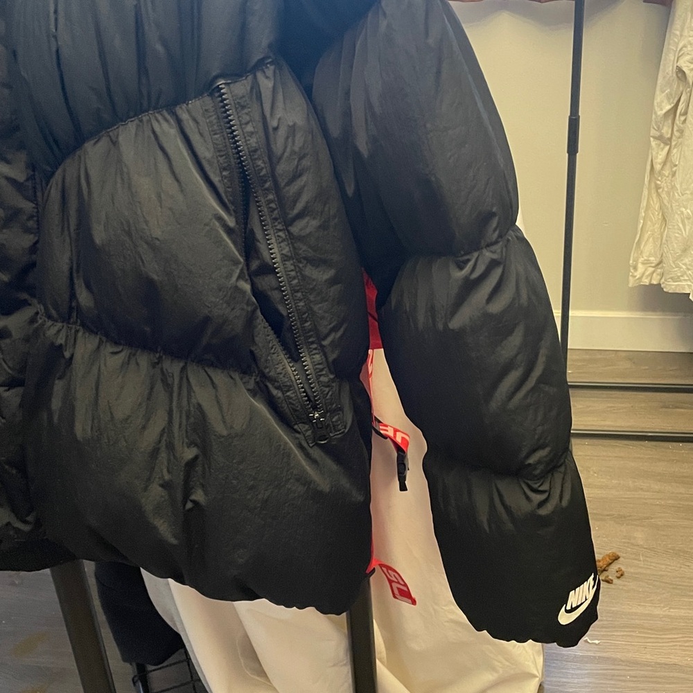 Nike Men’s Classic Black Puffer Coat - Picture 2 of 3